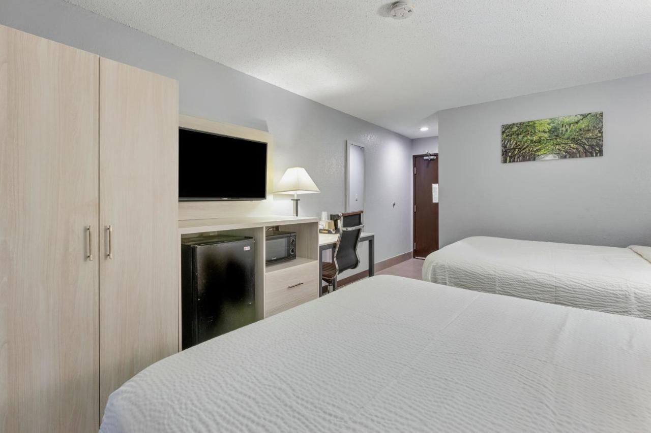 Days Inn By Wyndham Savannah Gateway I-95 Джорджтаун Екстер'єр фото