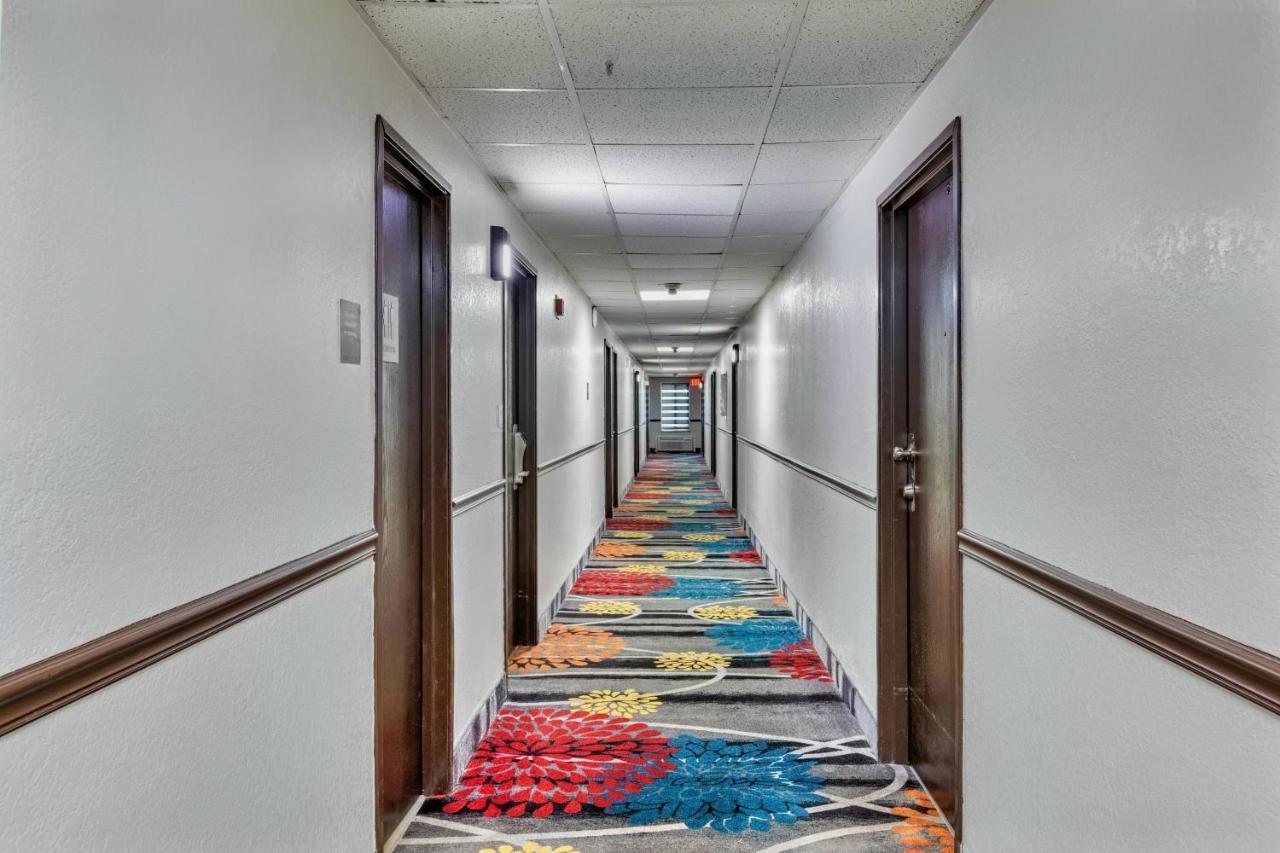 Days Inn By Wyndham Savannah Gateway I-95 Джорджтаун Екстер'єр фото