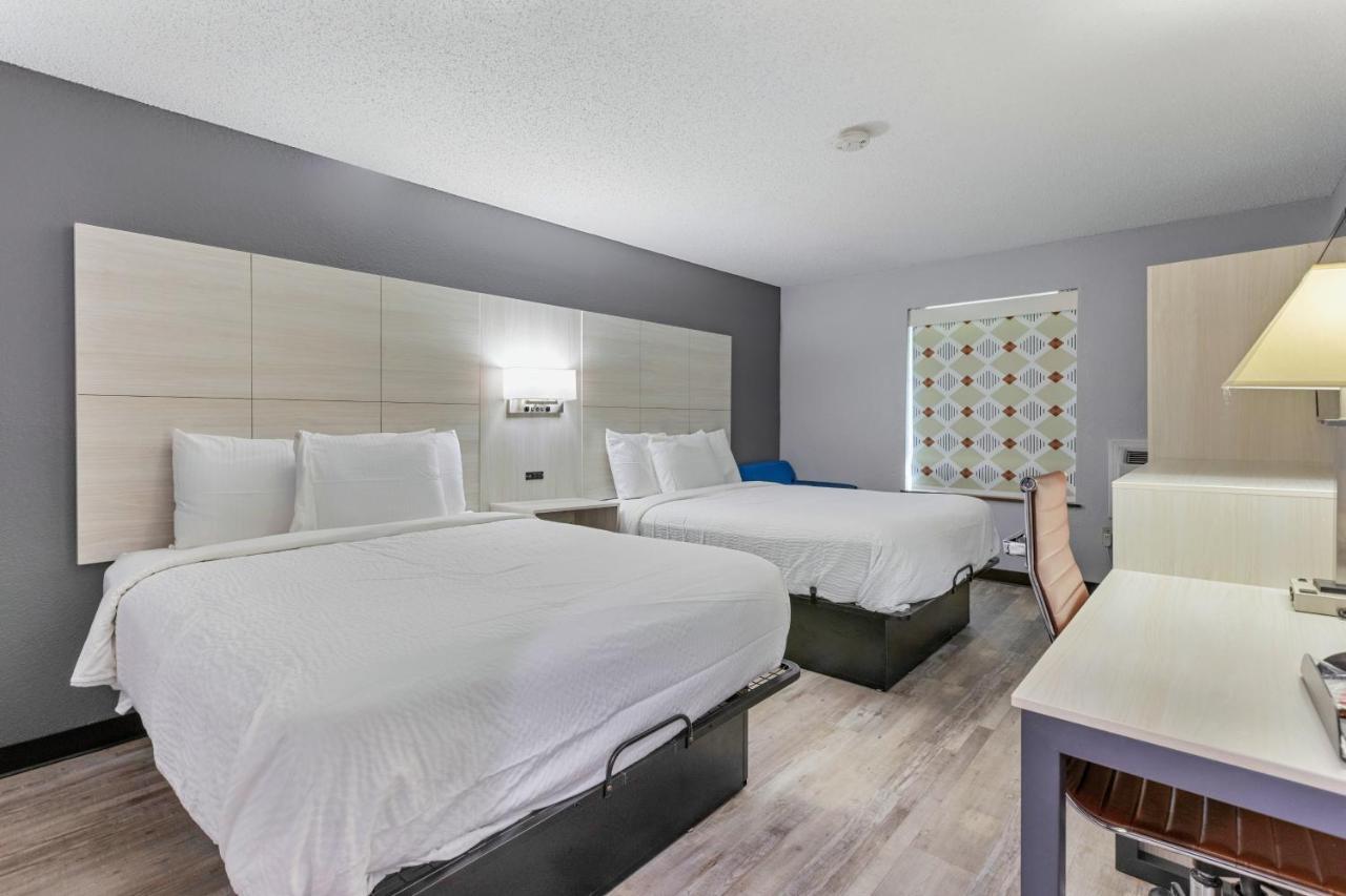 Days Inn By Wyndham Savannah Gateway I-95 Джорджтаун Екстер'єр фото