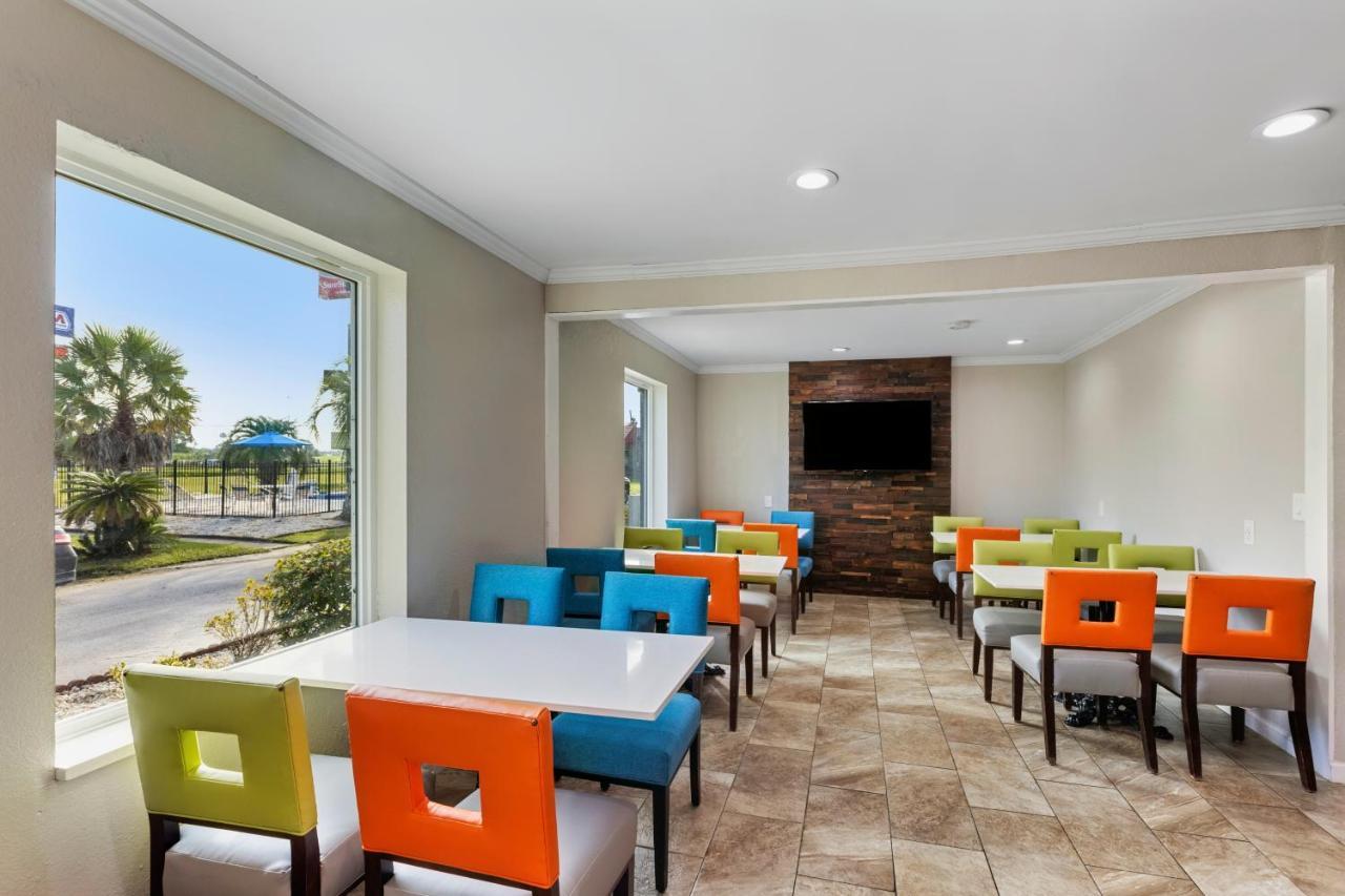 Days Inn By Wyndham Savannah Gateway I-95 Джорджтаун Екстер'єр фото
