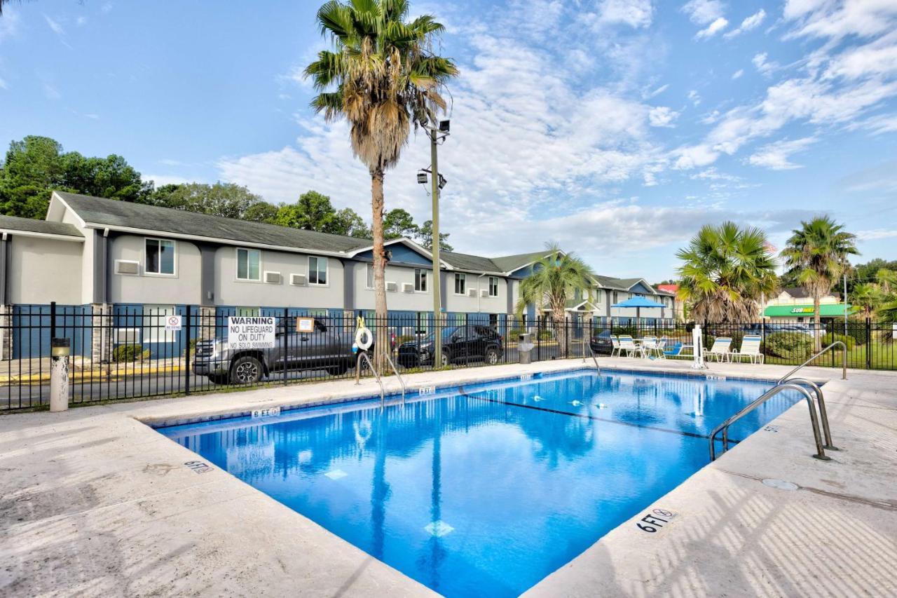 Days Inn By Wyndham Savannah Gateway I-95 Джорджтаун Екстер'єр фото