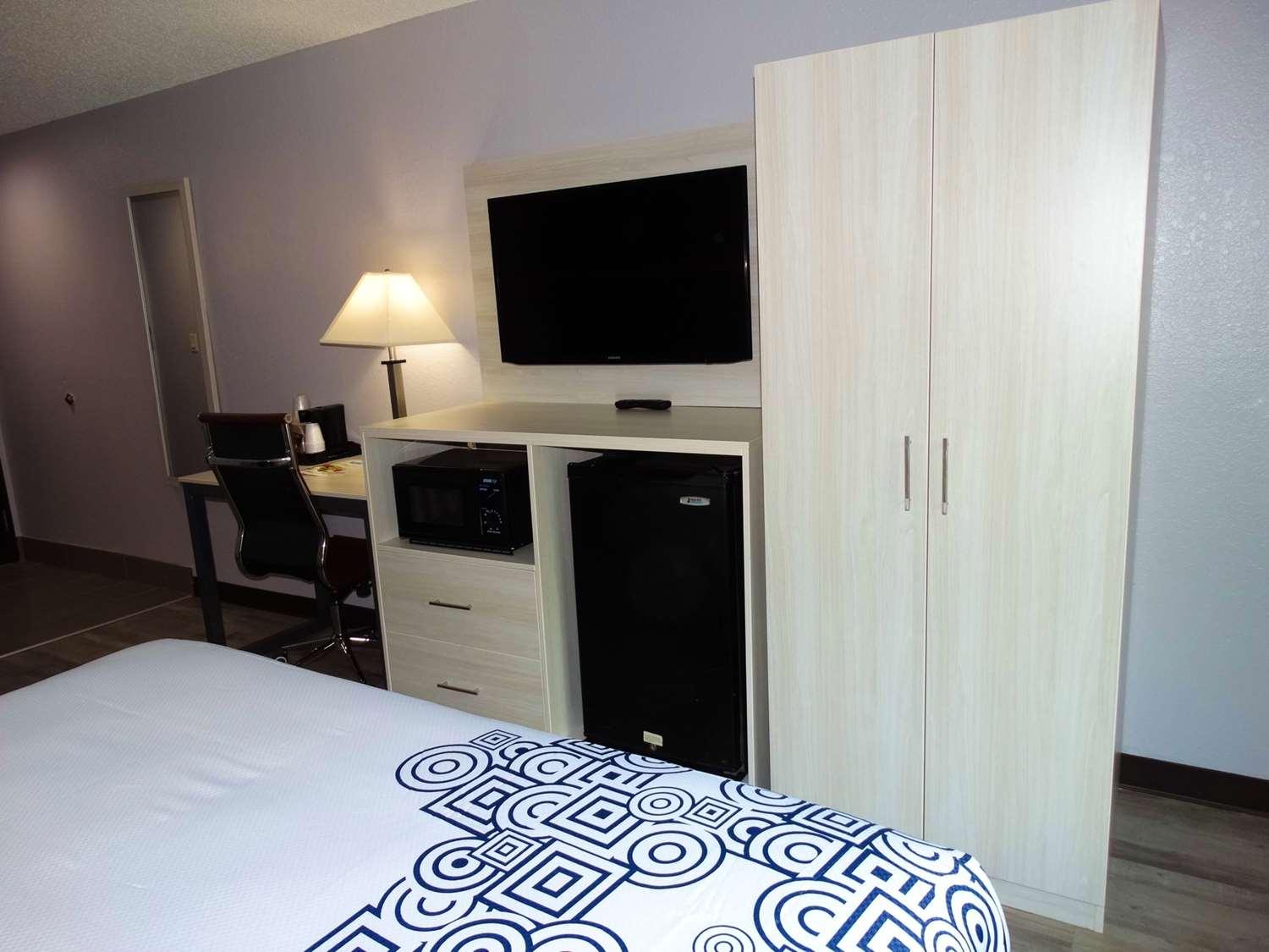 Days Inn By Wyndham Savannah Gateway I-95 Джорджтаун Екстер'єр фото